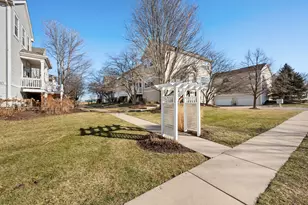 1526 Grand Dr, Dekalb, IL 60115 - Photo 3