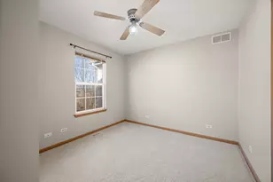 1526 Grand Dr, Dekalb, IL 60115 - Photo 15