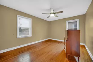 10626 S Prairie Ave, Chicago, IL 60628 - Photo 11