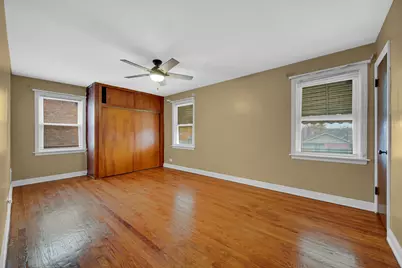 10626 S Prairie Avenue, Chicago, IL 60628 - Photo 13