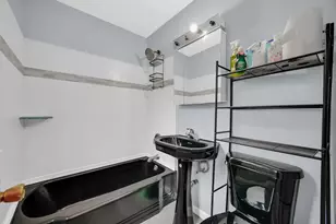 10626 S Prairie Ave, Chicago, IL 60628 - Photo 15