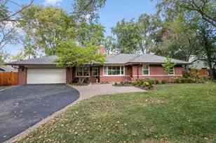 124 W Old Elm Rd, Lake Forest, IL 60045 - Photo 1