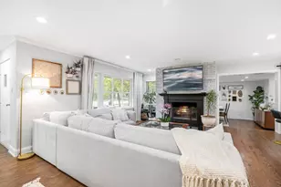 124 W Old Elm Rd, Lake Forest, IL 60045 - Photo 3