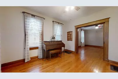 118 N Hartwell Street, Gilman, IL 60938 - Photo 5