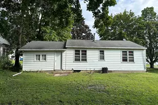627 W Homer, Freeport, IL 61032 - Photo 3