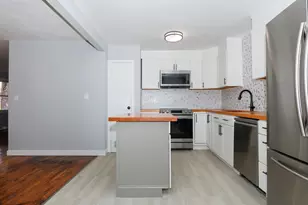 1811 E Lincoln St, Bloomington, IL 61701 - Photo 9