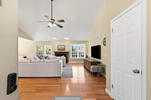 2707 Cherry Hills Dr, Champaign, IL 61822 - Photo 9