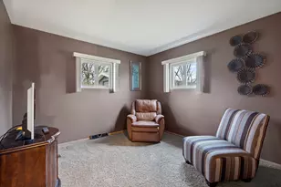 537-541 N Edgelawn Dr, Aurora, IL 60506 - Photo 9