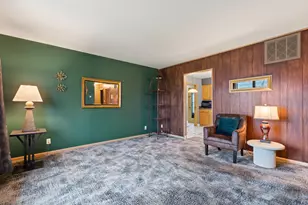 537-541 N Edgelawn Dr, Aurora, IL 60506 - Photo 5