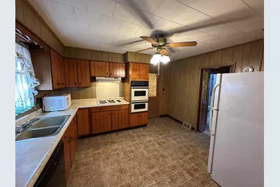 904 E Bridge Street, Streator, IL 61364 - Photo 3