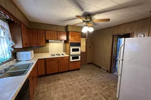 904 E Bridge St, Streator, IL 61364 - Photo 3