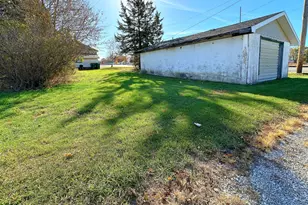 904 E Bridge St, Streator, IL 61364 - Photo 15