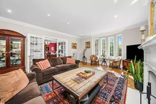 500 W Barry Ave, Chicago, IL 60657 - Photo 9