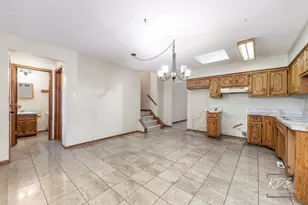 17027 Judy Ct, Oak Forest, IL 60452 - Photo 7