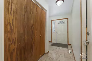 17027 Judy Ct, Oak Forest, IL 60452 - Photo 3