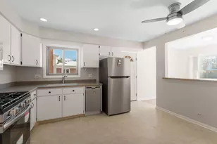 1042 W Central Rd, Mount Prospect, IL 60056 - Photo 5