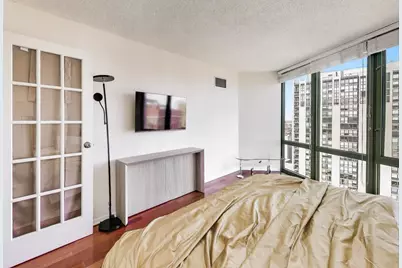 111 W Maple Street #2803, Chicago, IL 60610 - Photo 17