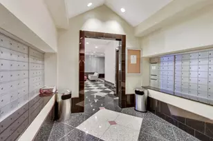 111 W Maple St, Chicago, IL 60610 - Photo 31