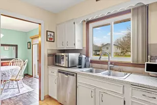 1206 N Hershey Rd, Bloomington, IL 61704 - Photo 11