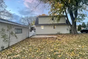 321 Janet Ave, Darien, IL 60561 - Photo 15