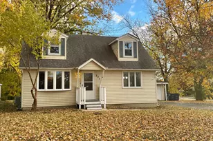 321 Janet Ave, Darien, IL 60561 - Photo 1