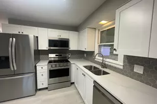 321 Janet Ave, Darien, IL 60561 - Photo 7