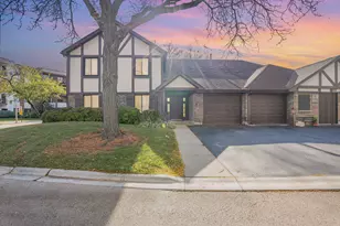 1054 Harbour Ct, Wheeling, IL 60090 - Photo 1