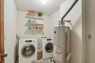 655 Waverly Dr, Elgin, IL 60120 - Photo 15