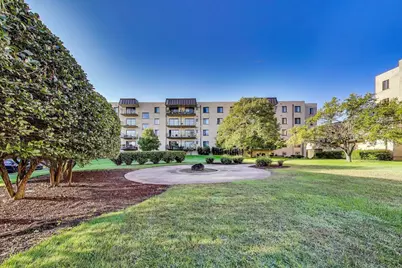 5840 W 104th Street #209, Oak Lawn, IL 60453 - Photo 1