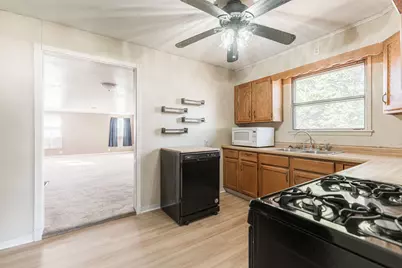 934 E Garden Street, Dekalb, IL 60115 - Photo 7