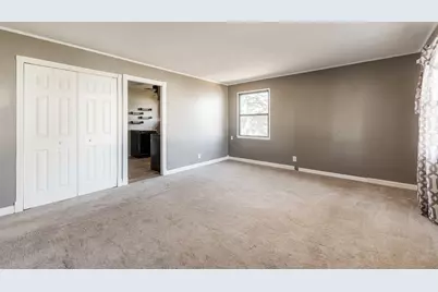 934 E Garden Street, Dekalb, IL 60115 - Photo 9