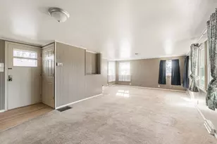 934 E Garden St, Dekalb, IL 60115 - Photo 17