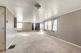 934 E Garden St, Dekalb, IL 60115 - Photo 15