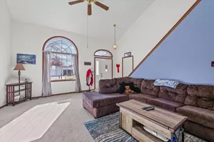 707 Country View Dr, Philo, IL 61864 - Photo 5