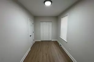 8626 S Burnham Ave, Chicago, IL 60617 - Photo 5