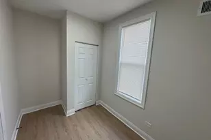 8626 S Burnham Ave, Chicago, IL 60617 - Photo 11