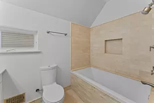 2135 W Leland Ave, Chicago, IL 60625 - Photo 17