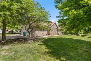 5210 Hammer Pl, Decatur, IL 62521 - Photo 3
