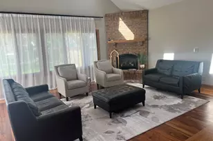 2220 Eastview Dr, Des Plaines, IL 60018 - Photo 3