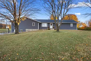 15945 Gresham Rd, Mackinaw, IL 61755 - Photo 3