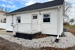 817 Painter St, Streator, IL 61364 - Photo 1