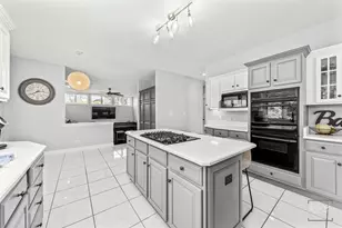 940 Burnham Ct, Aurora, IL 60502 - Photo 11