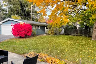 543 S 7th St, West Dundee, IL 60118 - Photo 11