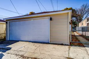 9241 S Kingston Ave, Chicago, IL 60617 - Photo 27