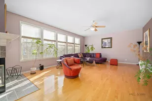 2287 Avalon Dr, Buffalo Grove, IL 60089 - Photo 9