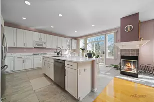 2287 Avalon Dr, Buffalo Grove, IL 60089 - Photo 11