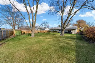 6812 Wainwright Dr, Woodridge, IL 60517 - Photo 21