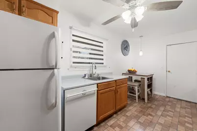 6812 Wainwright Drive, Woodridge, IL 60517 - Photo 7