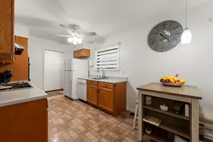 6812 Wainwright Dr, Woodridge, IL 60517 - Photo 9