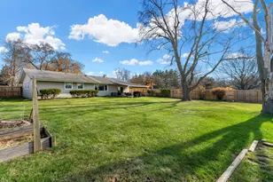 6812 Wainwright Dr, Woodridge, IL 60517 - Photo 23